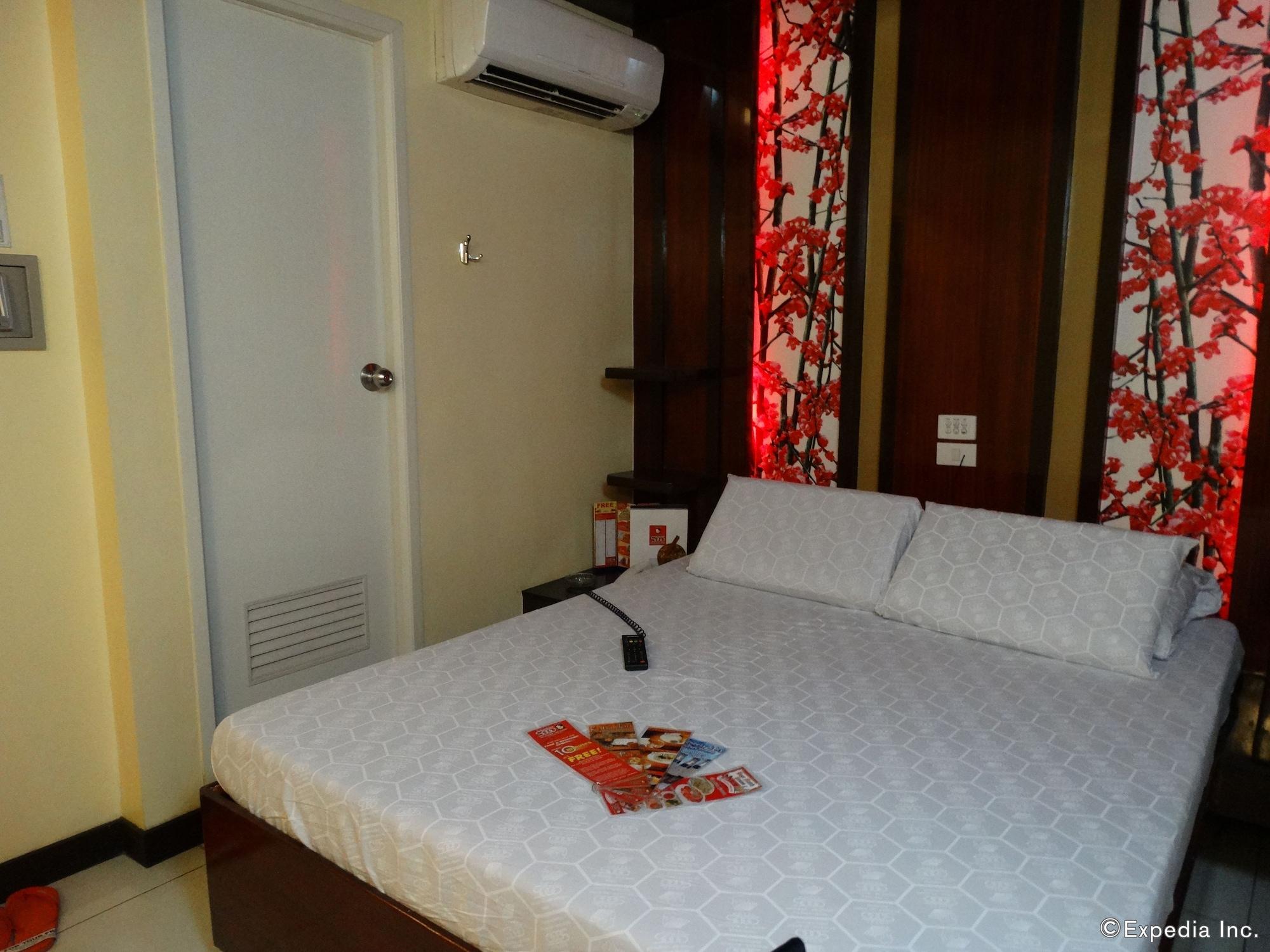 Hotel Sogo Pasay Wood Street Esterno foto