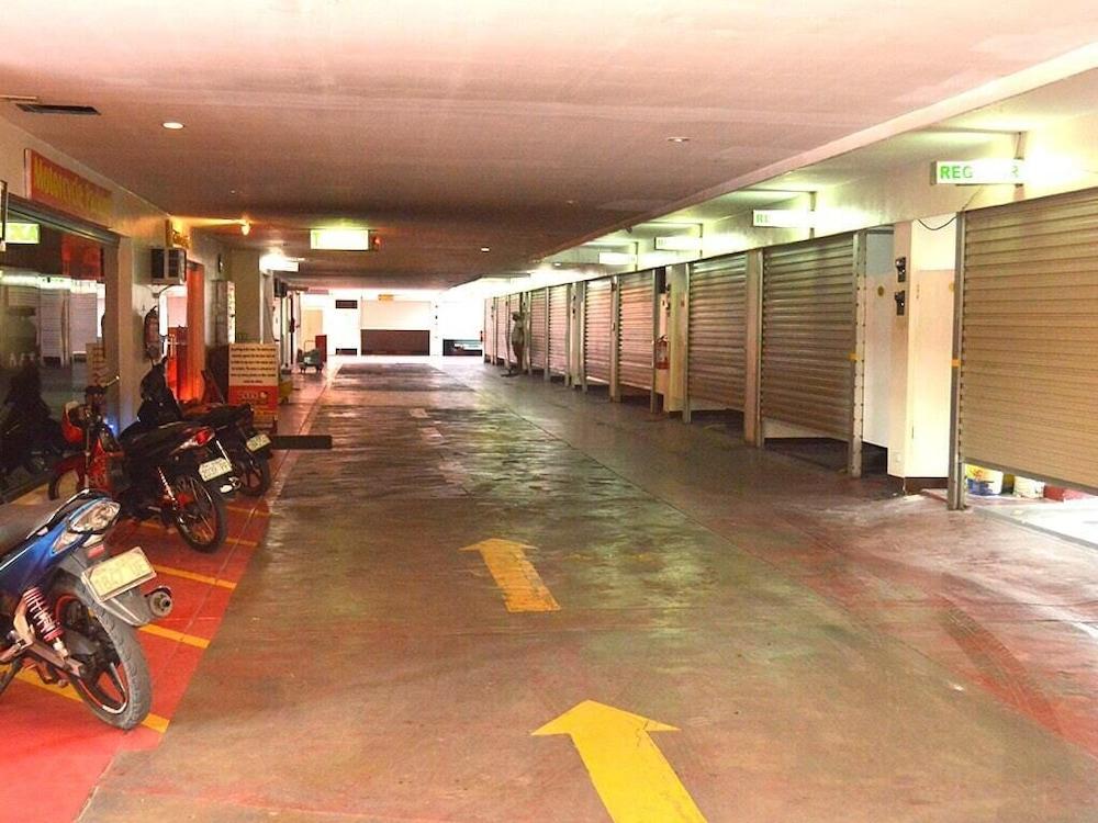 Hotel Sogo Pasay Wood Street Esterno foto