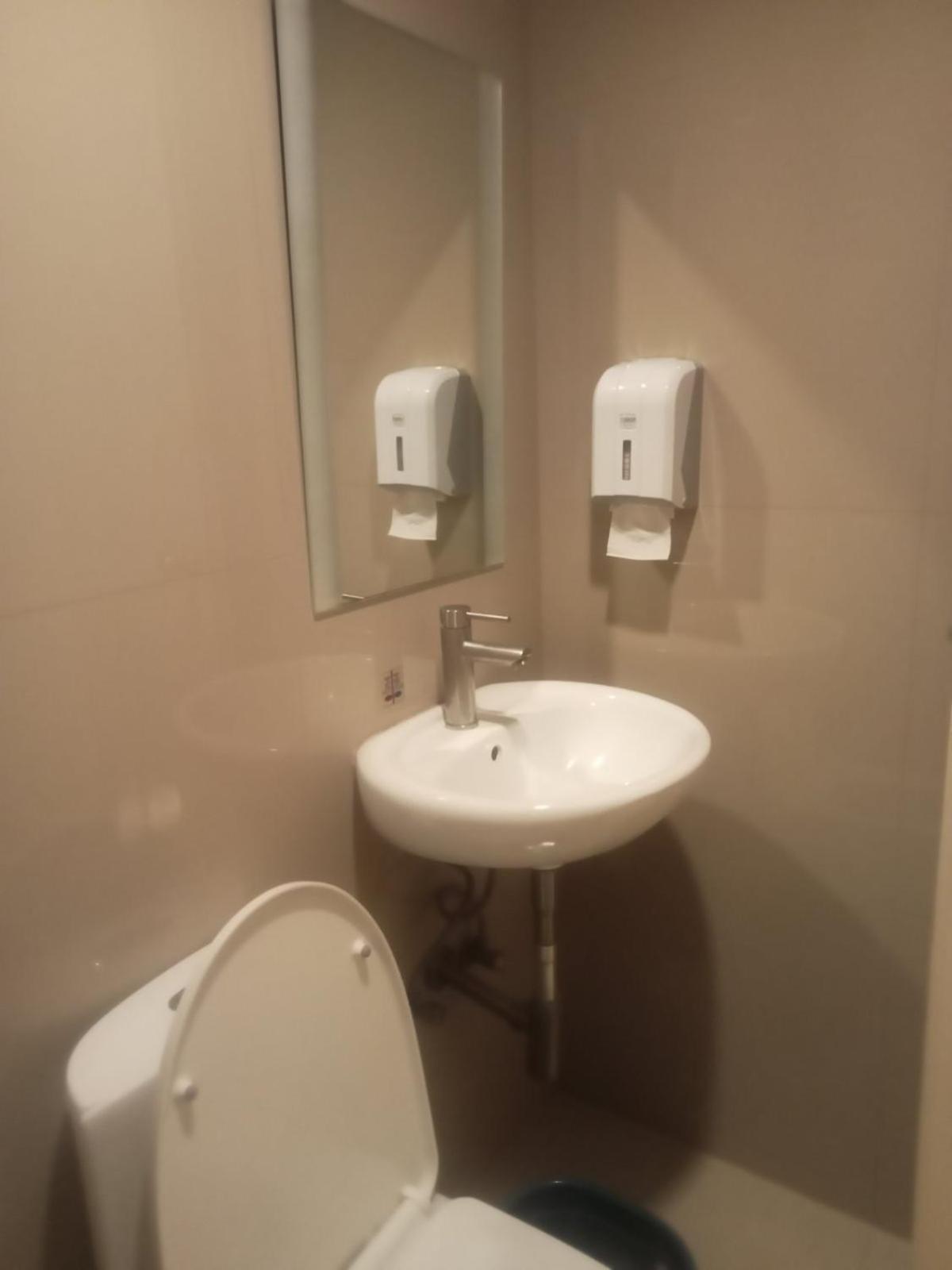 Hotel Sogo Pasay Wood Street Esterno foto