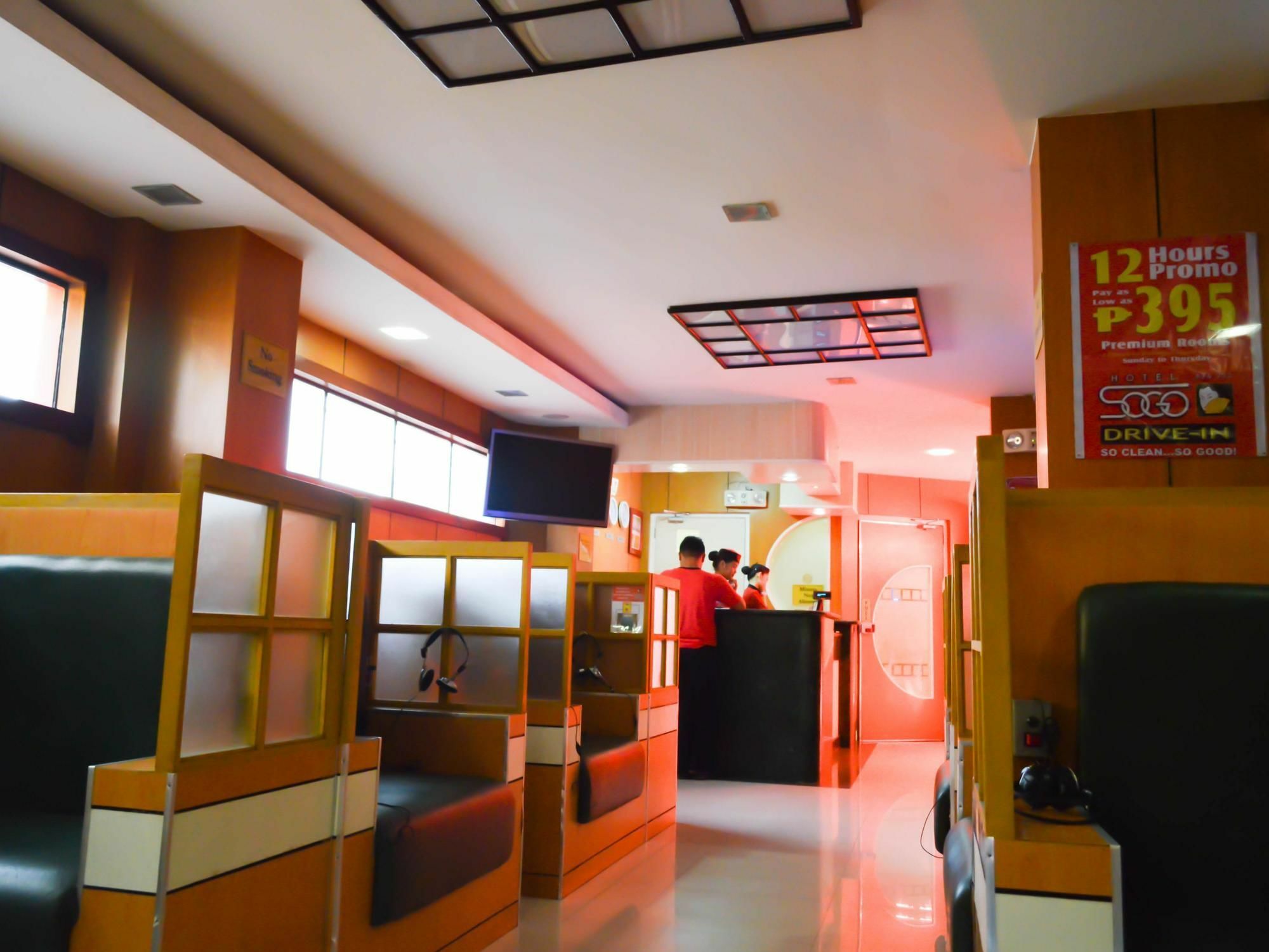 Hotel Sogo Pasay Wood Street Esterno foto