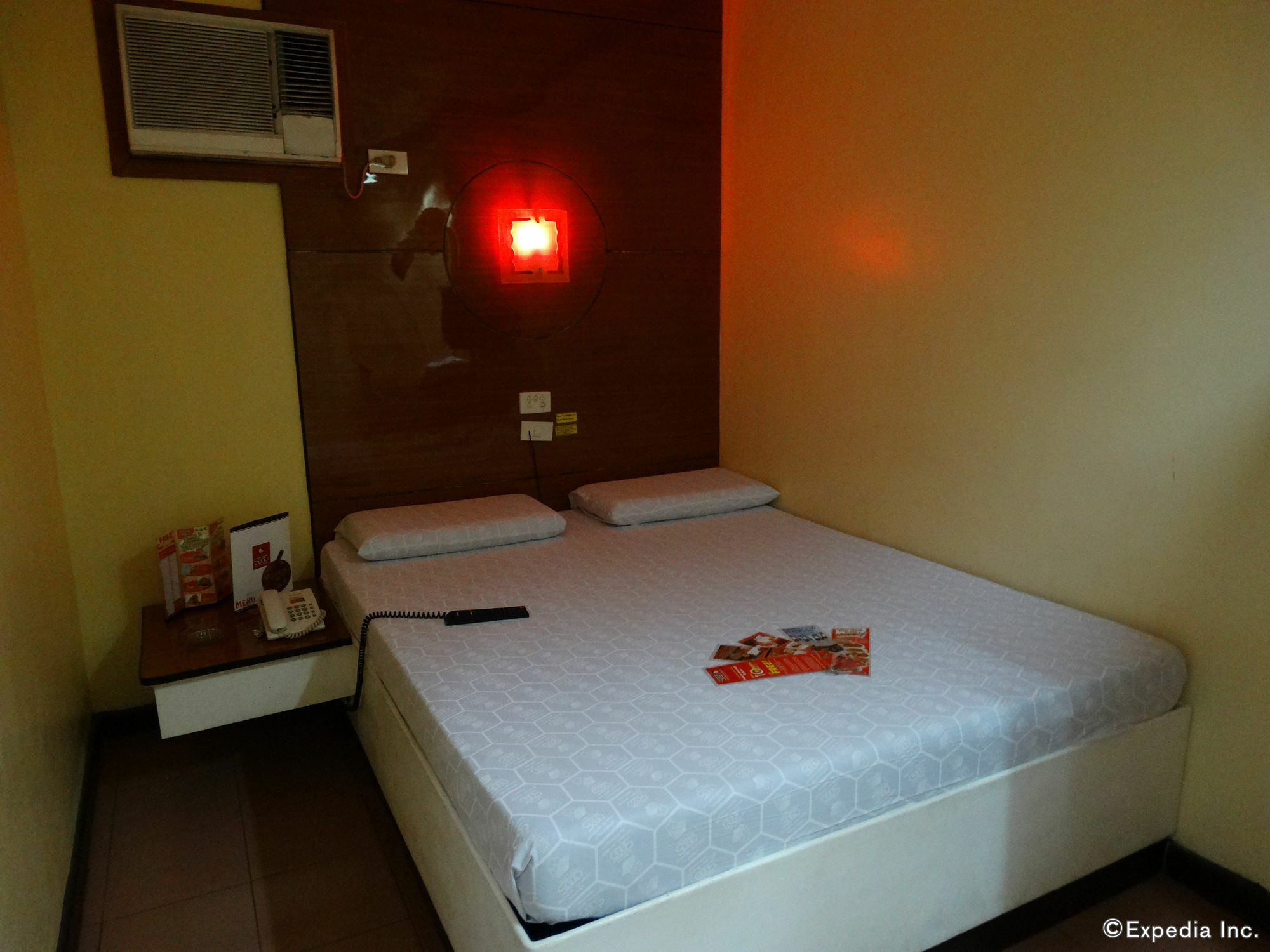 Hotel Sogo Pasay Wood Street Esterno foto