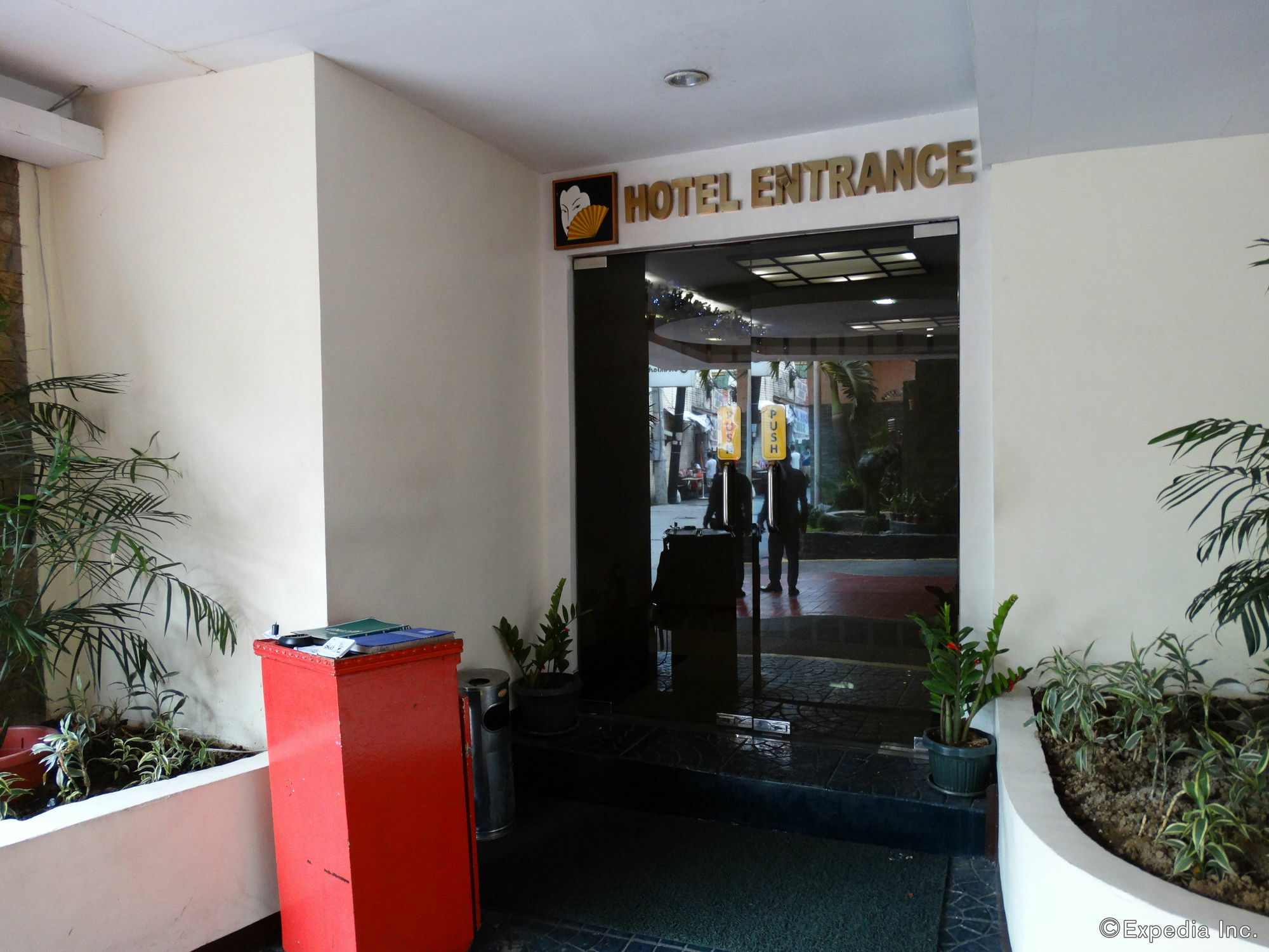 Hotel Sogo Pasay Wood Street Esterno foto