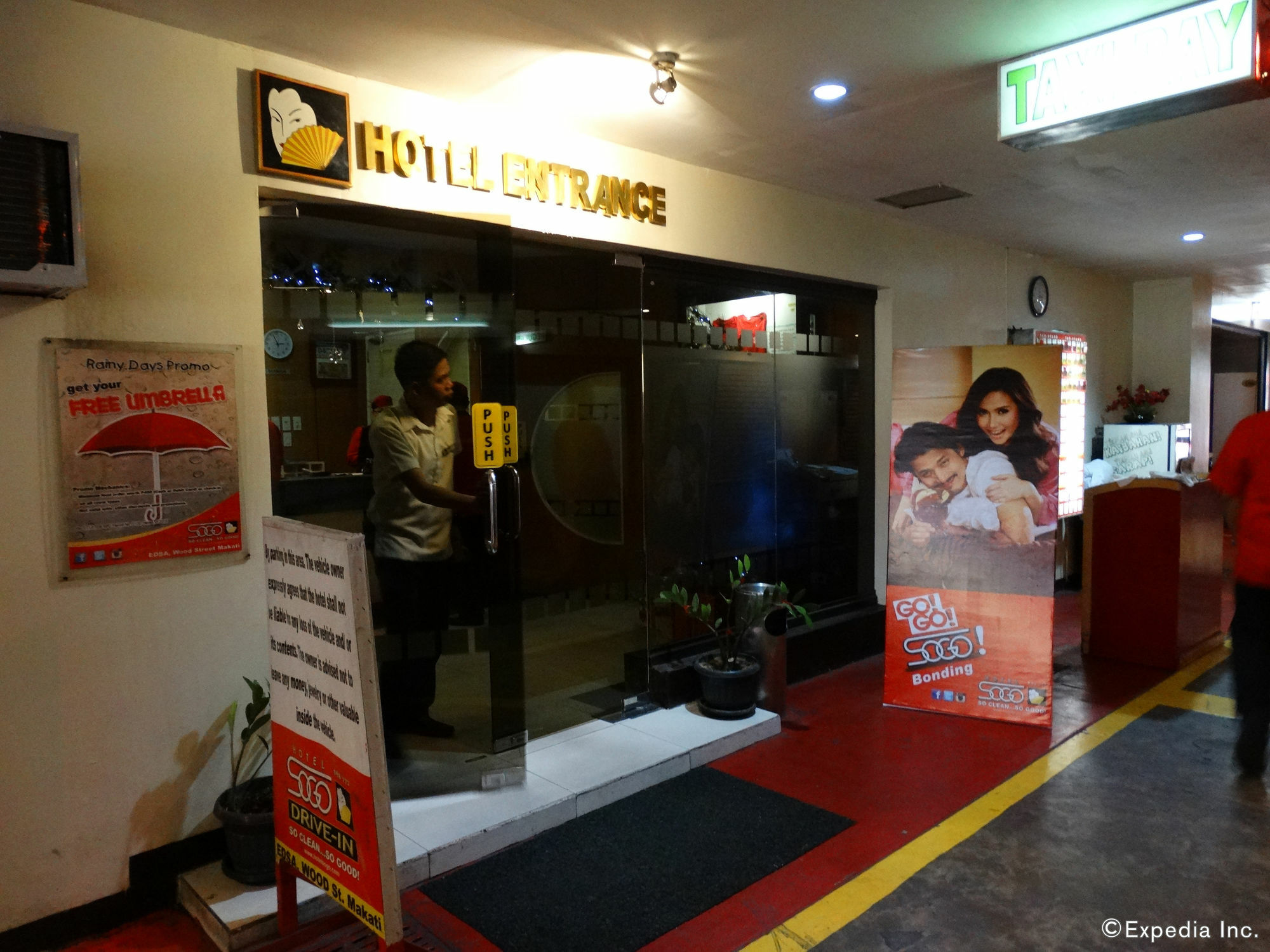 Hotel Sogo Pasay Wood Street Esterno foto