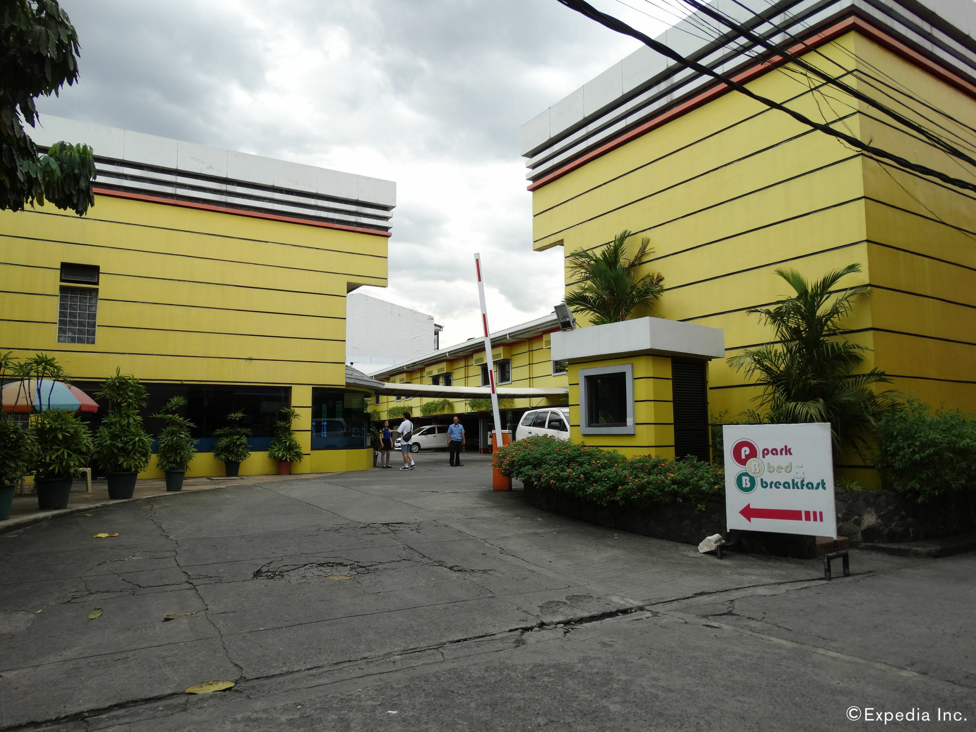 Hotel Sogo Pasay Wood Street Esterno foto