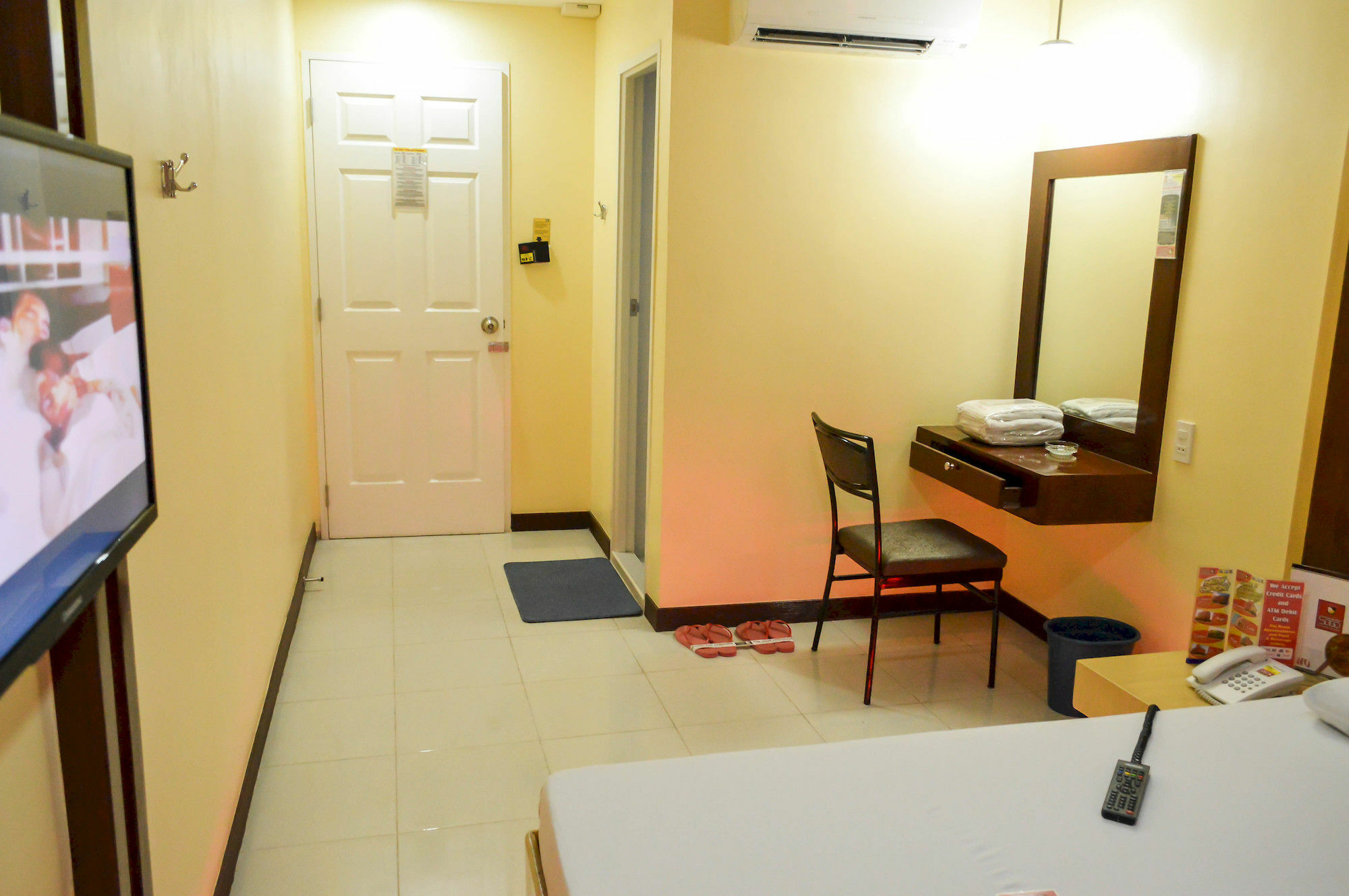 Hotel Sogo Pasay Wood Street Esterno foto