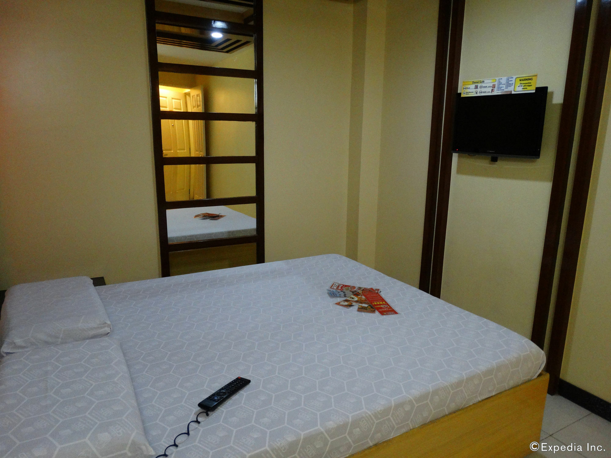 Hotel Sogo Pasay Wood Street Esterno foto