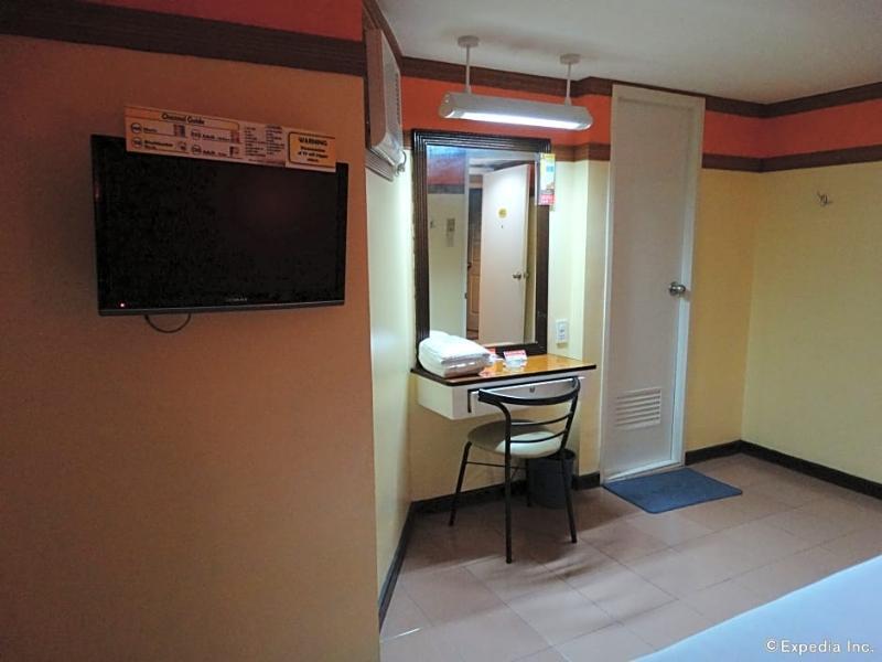 Hotel Sogo Pasay Wood Street Esterno foto